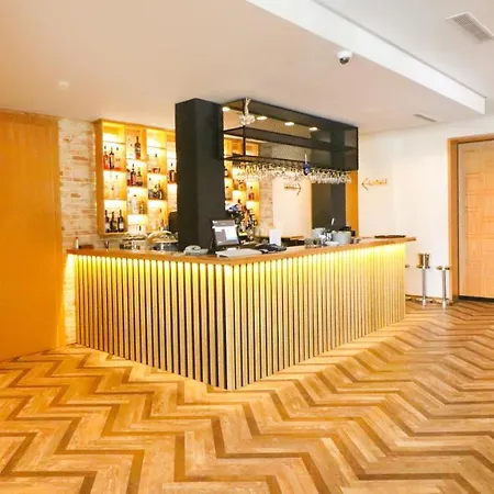 Üdülőközpont Nirvana & *